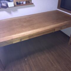 ダイニングのテーブル（椅子なし）の画像