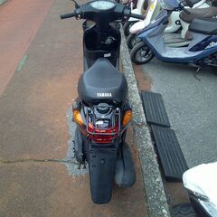 NO.5558　ＪＯＧ （ジョグ）　水冷４サイクルエンジン　前カゴ付き　フューエルインジェクション車　ブラック　☆彡の画像