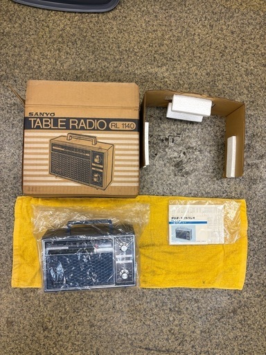 昭和レトロ　テーブルラジオ