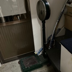 骨董品体重計の画像