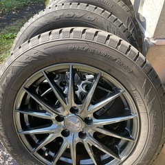 アルミホイール付きスタッドレスタイヤの画像