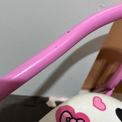 座ると音が鳴る椅子の画像