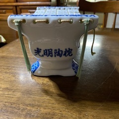 陶器製の枕の画像