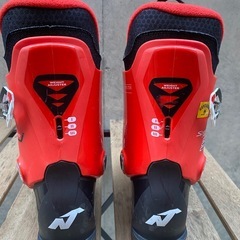 ノルディカのジュニア用スキーブーツ「SPEEDMACHINE J3」の画像