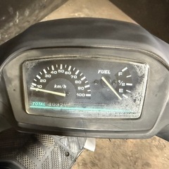 ★支払総額4.8万円★定休日なし！いつでも現車確認可能です！ スズキ アドレスV100 マッド CE11A 人気のV100！ 2ストのためオイル注ぎ足すだけ！ バッテリー新品！ カスタムベースに♪の画像