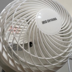 アイリスオーヤマ KCF-MKM151-W(ホワイト)サーキュレーター(8畳用)左右自動首振りの画像