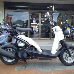 NO.5562　バイト (BITE)　水冷4サイクルエンジン　ホワイト　☆彡の画像