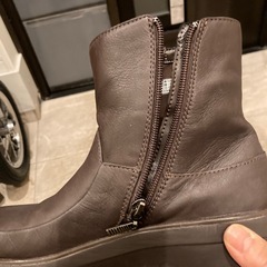 フィットフロップ＊本革ブラウンショーツブーツの画像