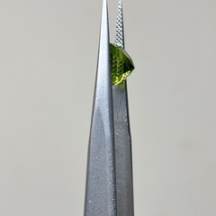 天然ペリドット 2.30カラットの画像