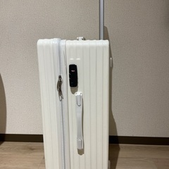 スーツケースMサイズ　白　3〜5泊の画像