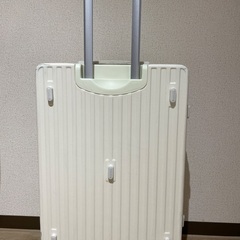 スーツケースMサイズ　白　3〜5泊の画像