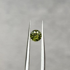 グリーン系ジルコン 0.75ct 天然ルース ジュエリー制作にの画像