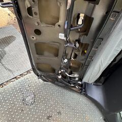 トヨタ 30系 プリウス リアゲート ブラック ガラス の画像