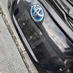 トヨタ 30系 プリウス リアゲート ブラック ガラス の画像