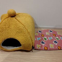 猫　犬　ベッド　ドーム型　冬用 （底補修あり）の画像