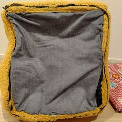 猫　犬　ベッド　ドーム型　冬用 （底補修あり）の画像