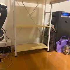 プリンターも置けるモダンなPCデスクの画像