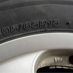 24年製ブリヂストンスタッドレスホイール付き4本195/65R15の画像