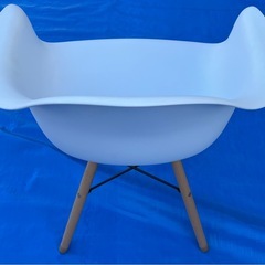 北欧風チェア ホワイト×ウッド脚　イームズ風チェア シェルチェアの画像