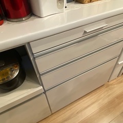  【美品】ホワイト食器棚／幅117cm×高さ205cm／家具屋購入・収納力たっぷりの画像