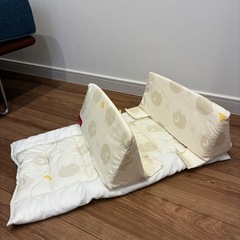 ファルスカ ベッドインベッド　エイド | 三角形のガードで赤ちゃんと添い寝に特化☆川の字☆持ち運び☆ベビーベッド☆ベビー布団☆寝返り防止クッションの画像