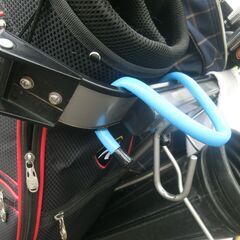 ゴルフカートにサブバックを吊るす為の特注ホルダーです　ブラックでかっこいいですの画像