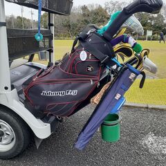 ゴルフカートにサブバックを吊るす為の特注ホルダーです　ブラックでかっこいいですの画像