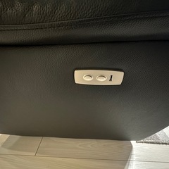 電動リクライニングソファ　　レザー調　USB充電可の画像
