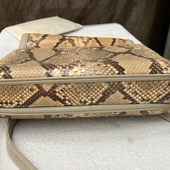 パイソン柄バッグ メーカー不明　鱗ハゲかけありの画像