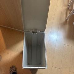 ニトリ　45リットルゴミ箱の画像