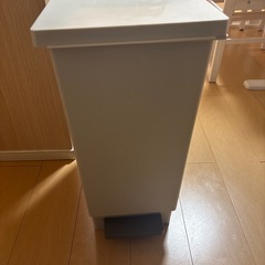 ニトリ　45リットルゴミ箱の画像