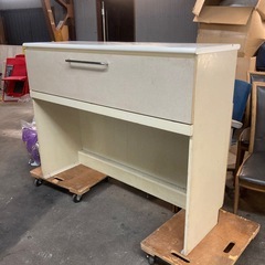 カウンター式テーブル？棚？？の画像