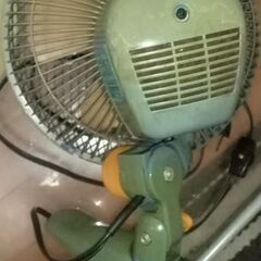 家庭用１００V電源仕様卓上扇風機　角度調整可能　デスク縁等に固定式の画像