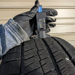 【2023年製】⭐️ブリヂストン⭐️VRX2 215/60R16 アルミホイール付き の画像