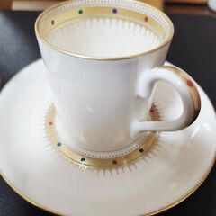 新品未使用、箱付。MIKIMOTO(ミキモト) 宝石のような極上感。デミタスカップ ペア、いかがでしょうか？の画像