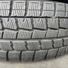 205/60r15 94Qスタッドレスタイヤダンロップ4本(タイヤのみ)の画像