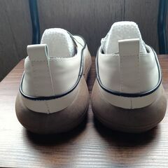 新品 23.5cm レディース スリッポン ホワイト シューズ 靴 カジュアル 識別番号:(947-Z)の画像