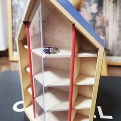 ！小物収納ケース。山小屋のようなフォルムが可愛らしいお品、いかがでしょうか？の画像