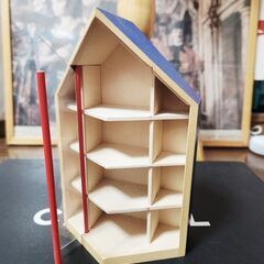 ！小物収納ケース。山小屋のようなフォルムが可愛らしいお品、いかがでしょうか？の画像