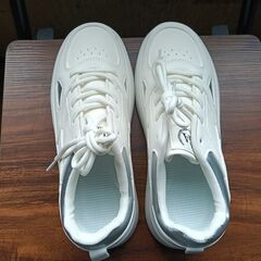 新品 24.5cm レディース スニーカー ホワイト シューズ 靴 カジュアル 識別番号:(946-Z)の画像
