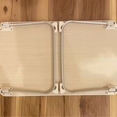 折りたたみ
テーブルの画像