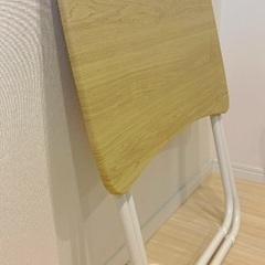 折りたたみデスクの画像