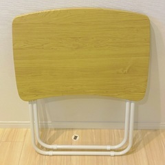 折りたたみデスクの画像