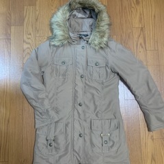 茶？ファー付きアウターの画像