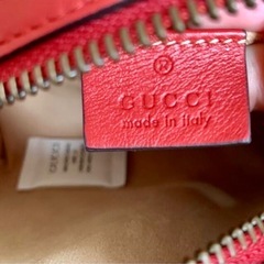 新品 GUCCI レッド GGマーモント キルティング ハート ポーチ バッグの画像