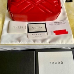 新品 GUCCI レッド GGマーモント キルティング ハート ポーチ バッグの画像