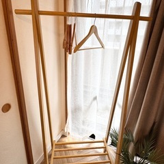 ニトリ　木製ハンガーラックの画像