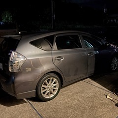 プリウスαの画像