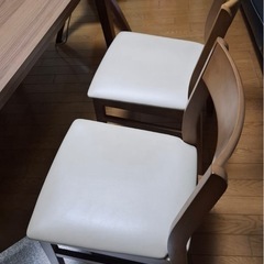 ダイニングテーブルの画像