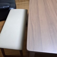 ダイニングテーブルの画像